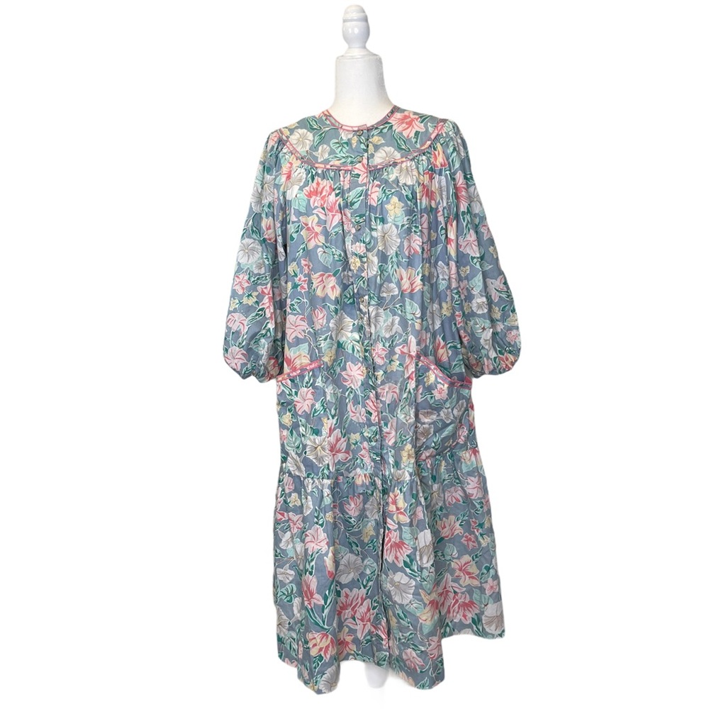 Vintage Dressing Robe with Snap closure